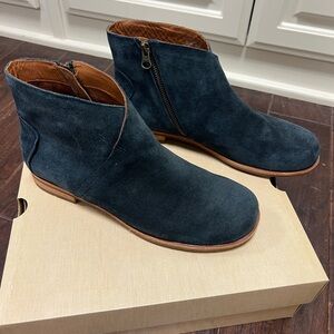 Navy Suede Kork-Ease booties sz 8.5M